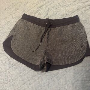 Athleta women’s navy and white striped linen shorts